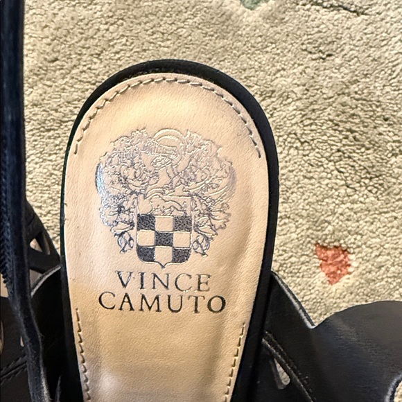 Vince Camuto Black VC-Deverly Heels. SZ9 - Picture 6 of 8